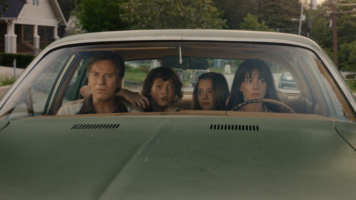 安海瑟薇當媽遇難!社區竟「集體穿越恐龍時代」 《橡樹街末日》超狂預告曝