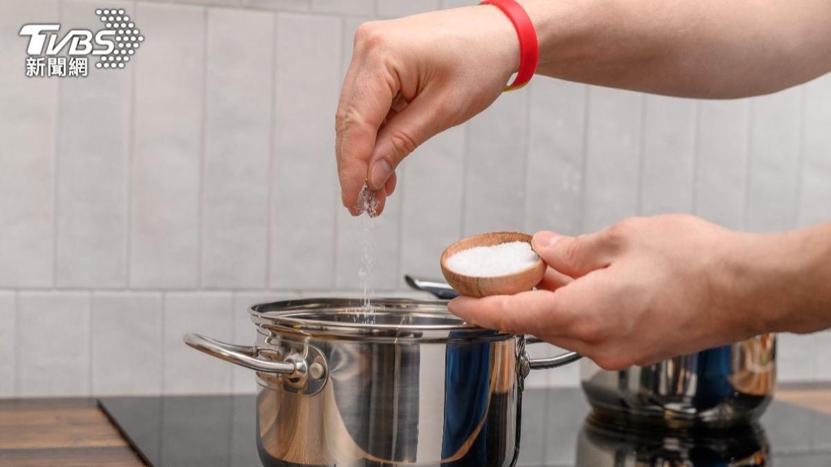 吃太鹹不只水腫!高鹽飲食害免疫失控「胃癌風險增」