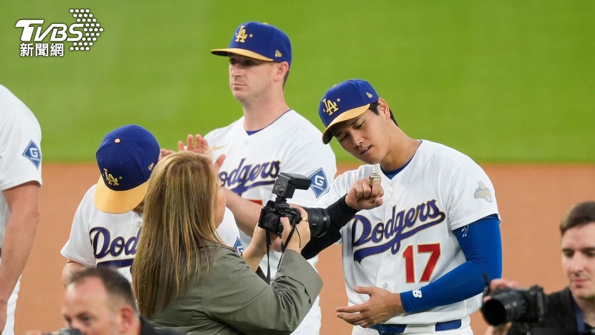 MLB/道奇頒冠軍戒!大谷翔平拚3連霸 笑喊:其他手指準備好了
