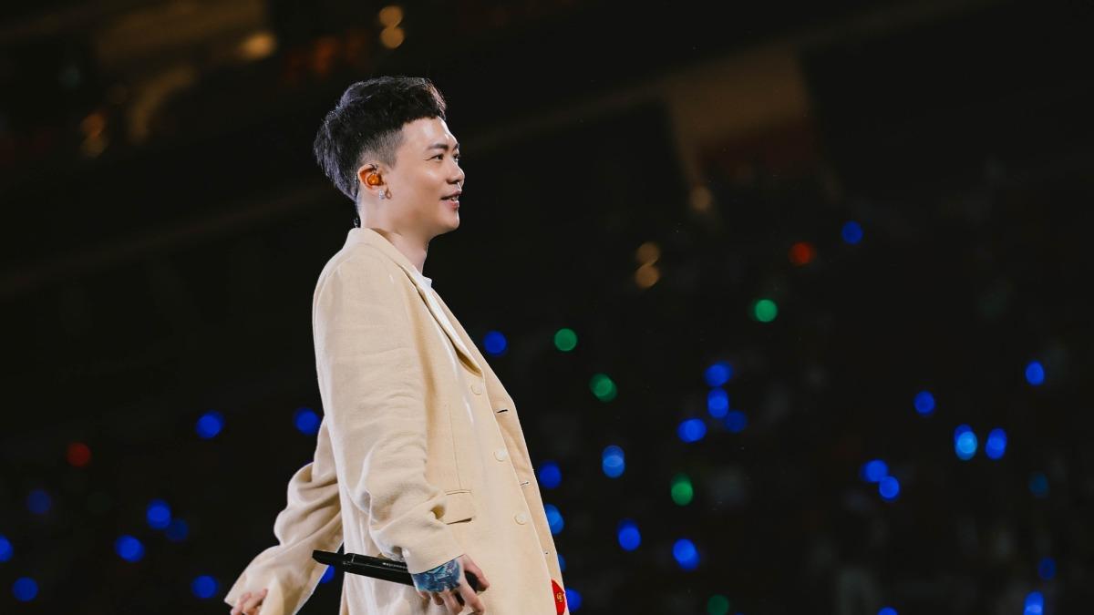 才當五月天嘉賓!男星報喜重回香港開唱 化身霸總粉絲暴動了