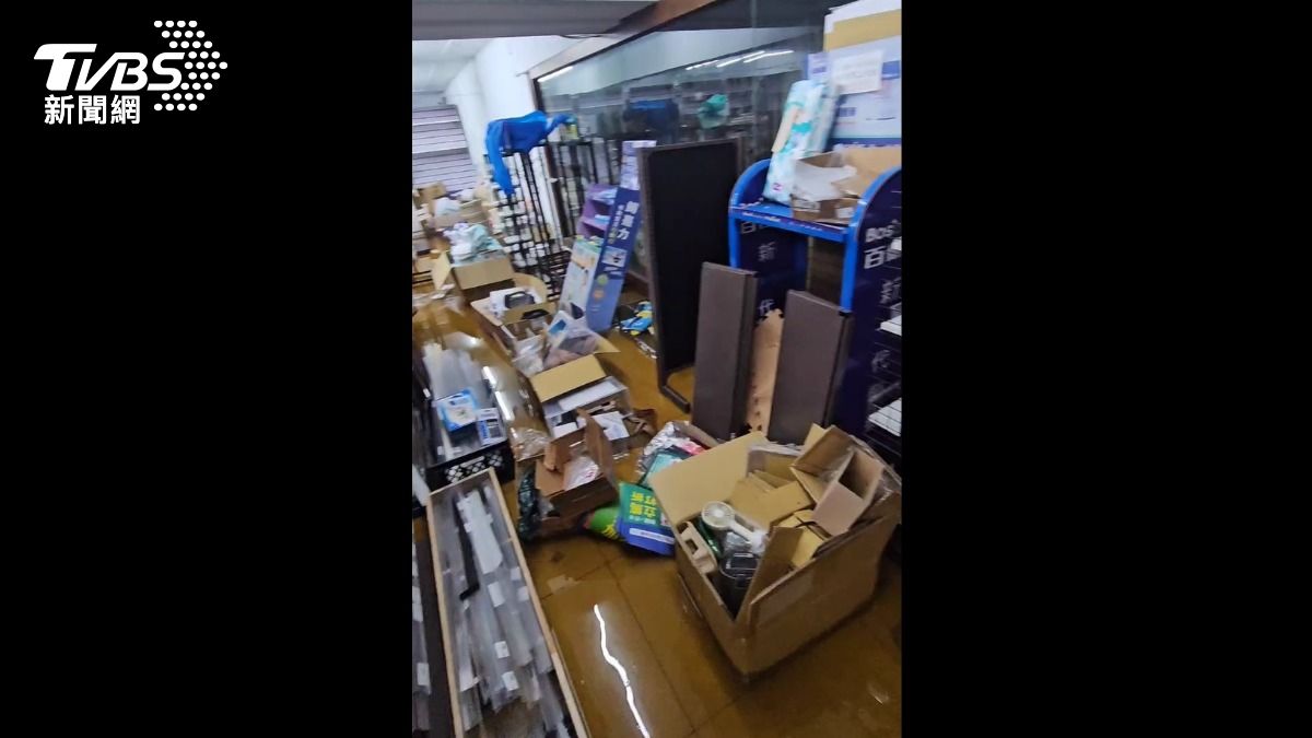 獨家影音/天母公寓火警遭殃及!「室內暴雨」美容店、藥局損失慘重