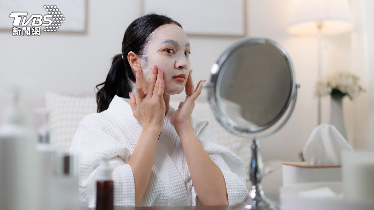 很多人疑惑!面膜敷完要不要洗臉?專家:看「後續需求」