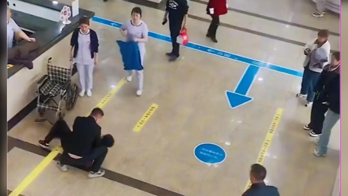 妻產檢遇男醫師!陸男崩潰「撞牆倒地」鬧離婚 網酸:古代來的