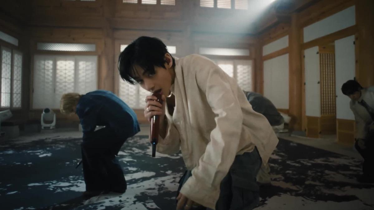 影音/BTS韓屋獻唱!現代與傳統韓式結合 紀錄片揭「主打不唱韓文」原因