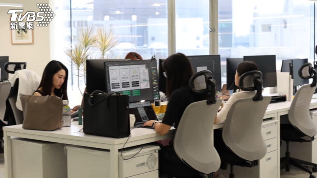 注意!久坐超過「這時數」恐折壽 醫籲3動作自救:不用10分鐘