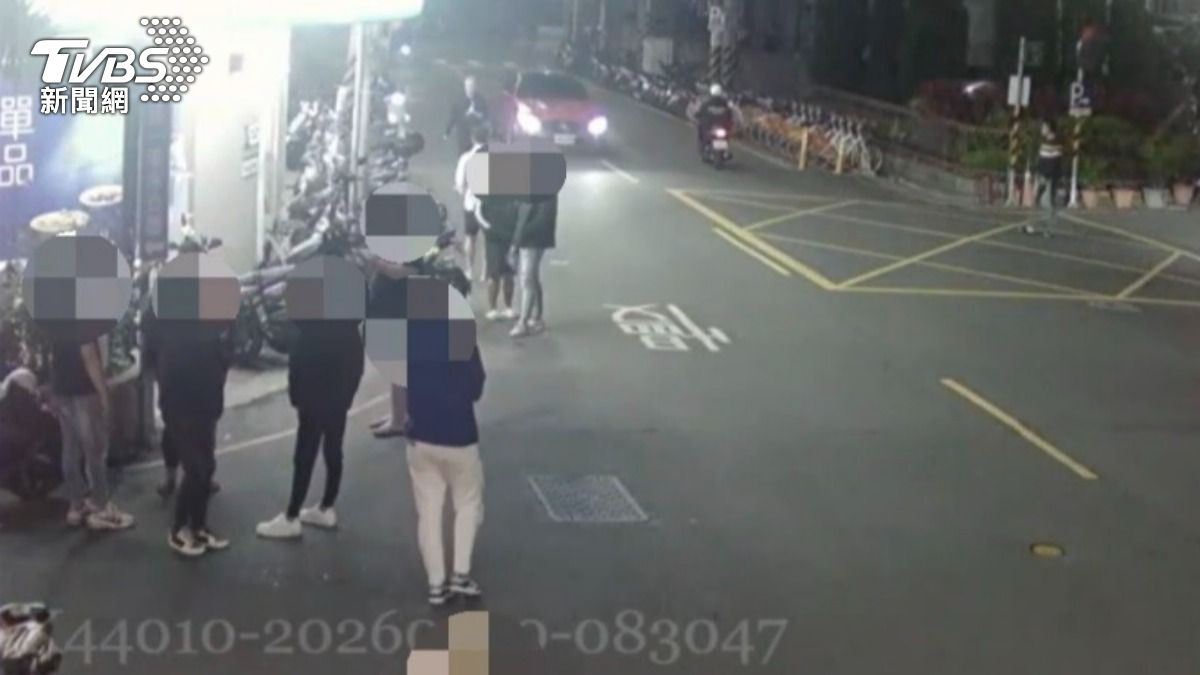 行車糾紛當街互嗆!新北男撂人險爆「大場面」 8人全進警局