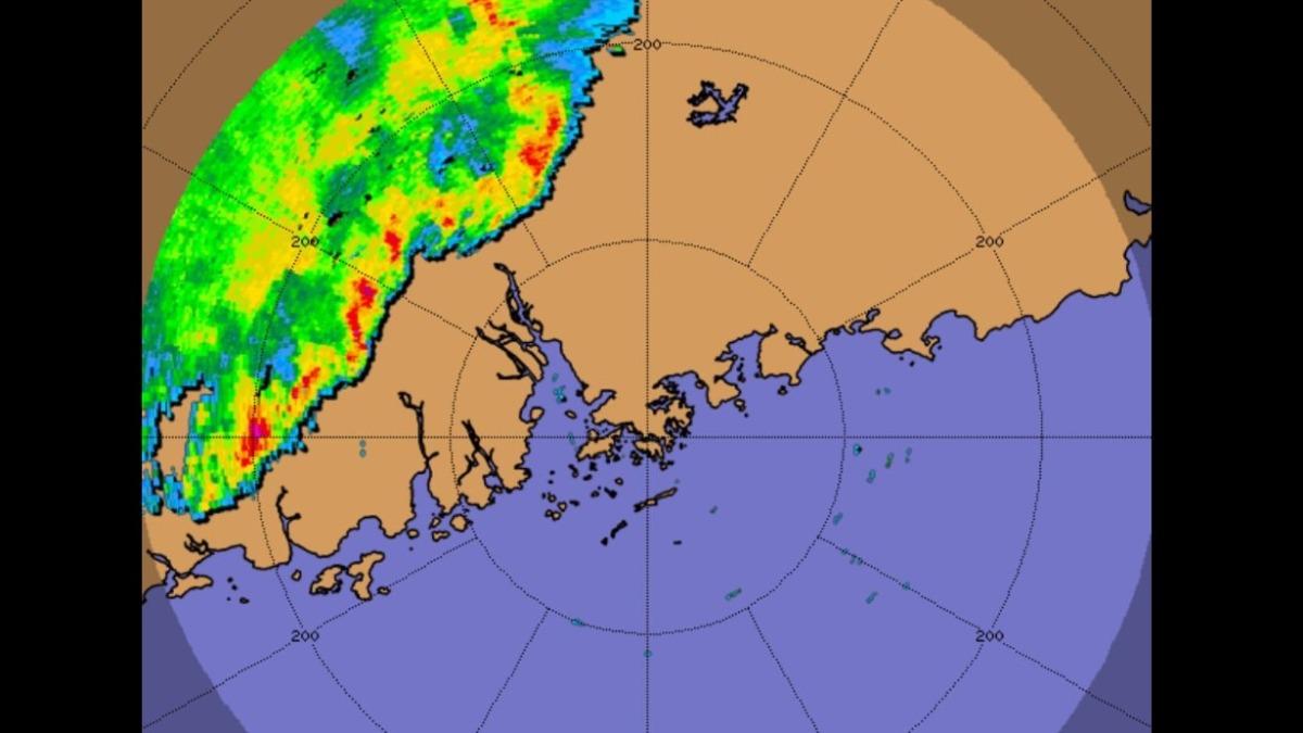 香港急發黃色暴雨警告!每小時風速破百公里 猛烈雷雨襲多區