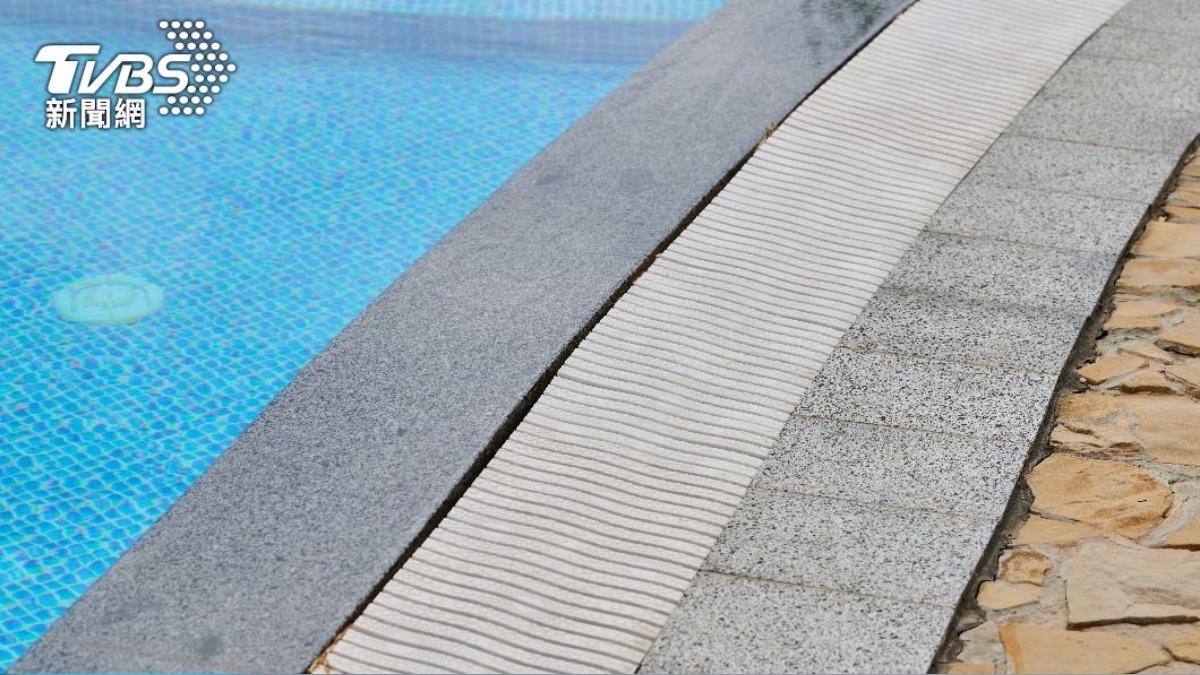 泳池排水孔吸住3歲童 爸媽拼命搶救驚見小腸被拉出體外