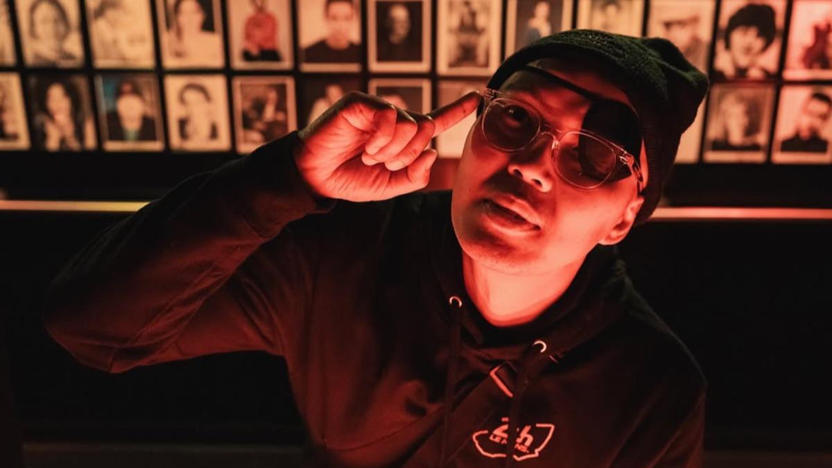 美喜劇男星左眼失明「抗癌1年仍病逝」 獨留妻子顧5歲幼女