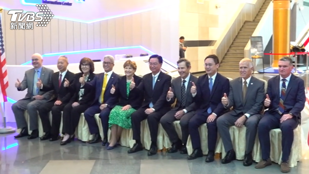 影音/告洋狀? 會晤美參議員訪團 總統:「政治因素」導致軍購延宕