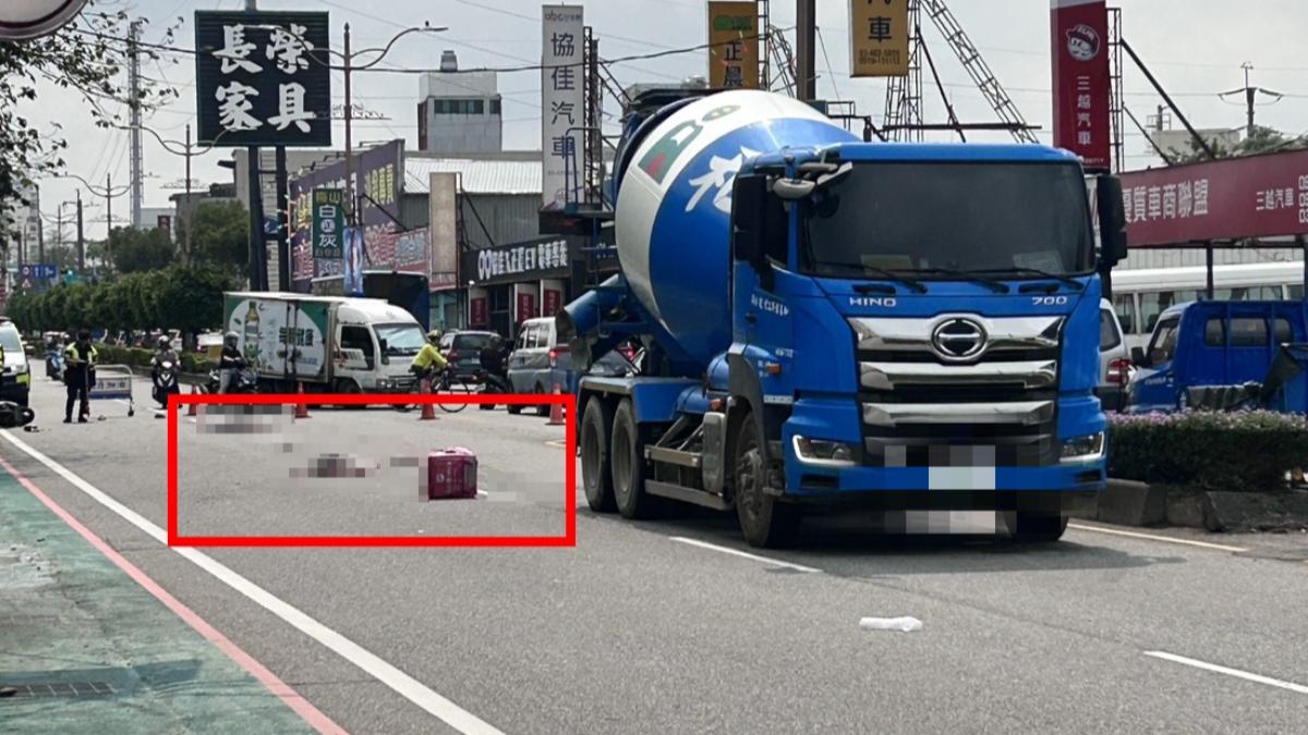 快訊/中壢嚴重車禍!外送員遭水泥車輾過死亡 驚悚畫面曝