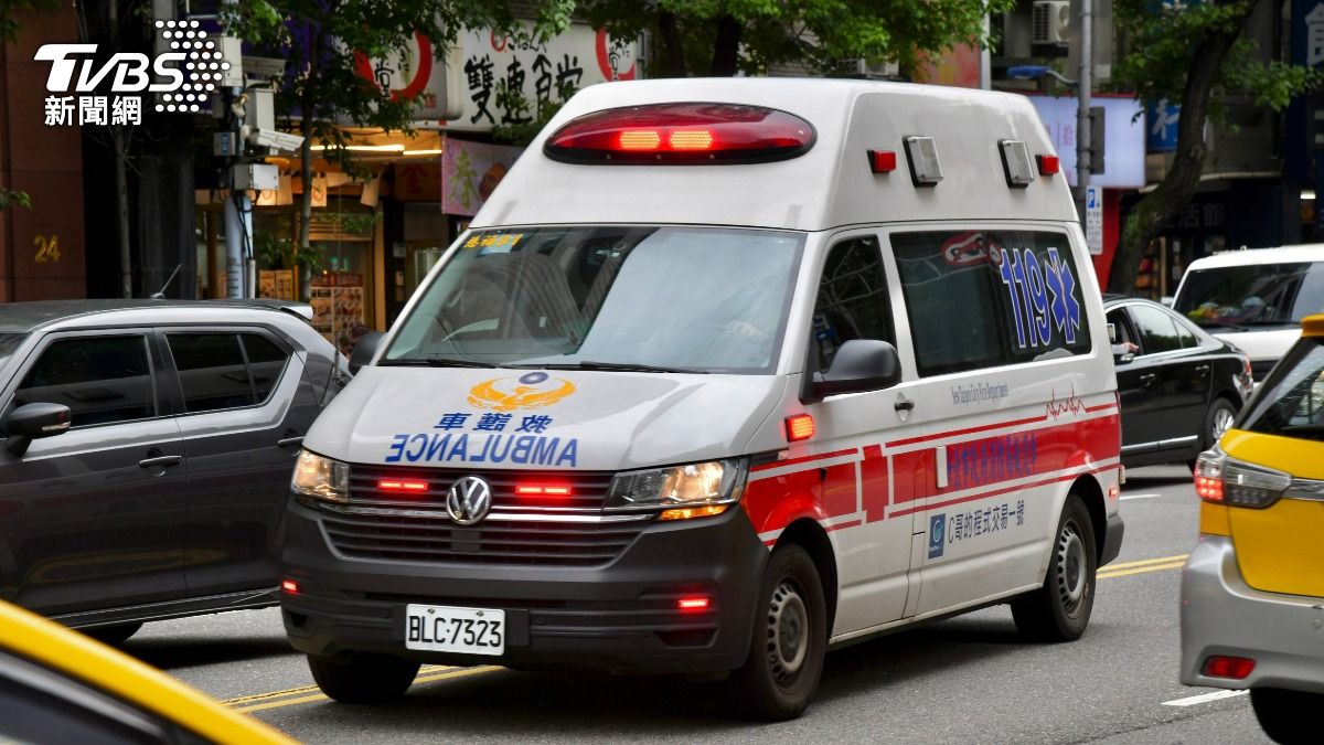 快訊/新店社區傳墜樓!男子高樓墜落重摔2樓雨棚命危