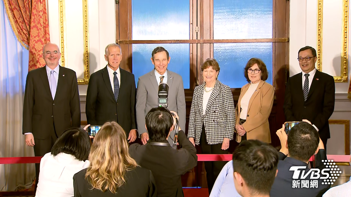 U.S. senators urge Taiwan to boost defense spending now