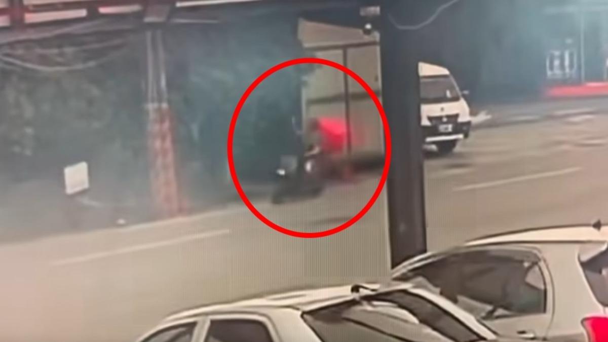 桃園外送員遭輾斷成兩截慘死 另一視角曝「倒地前疑比手勢」