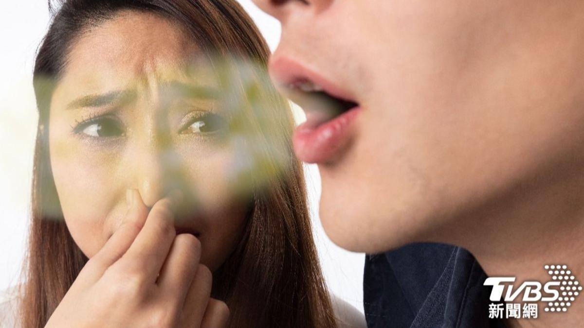 吃完大蒜嘴超臭?網推6招快速除味 「吃蘋果」超有用