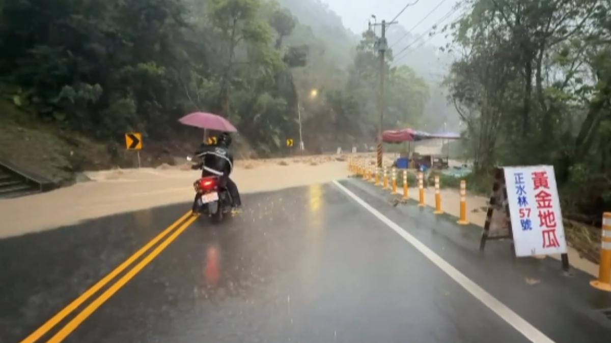 快訊/大雨狂下!新北、苗栗多地淹水 黃水漫及地面