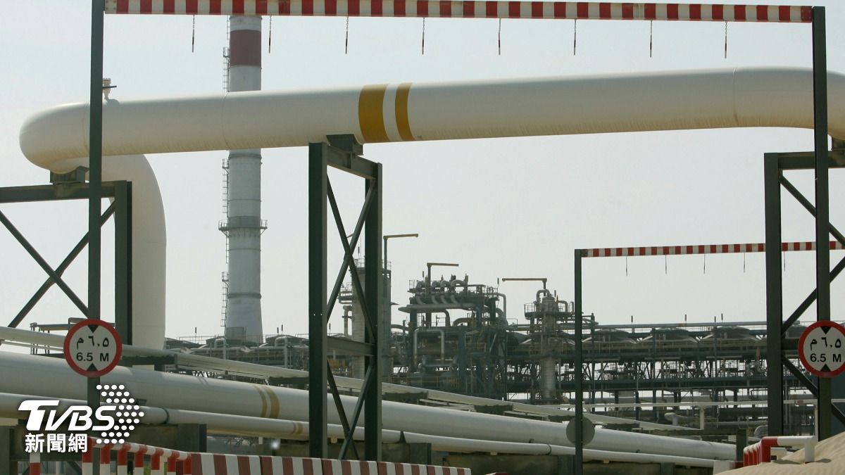 飛行物碎片砸落!阿布達比天然氣設施爆2大火 至少1死多傷