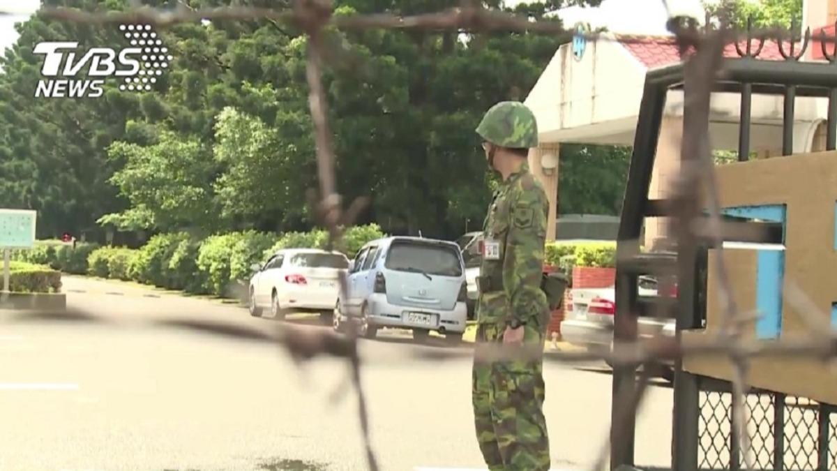 軍中考試「趴桌滑手機」 澎湖兵兩度違抗士官長命令!遭判3個月