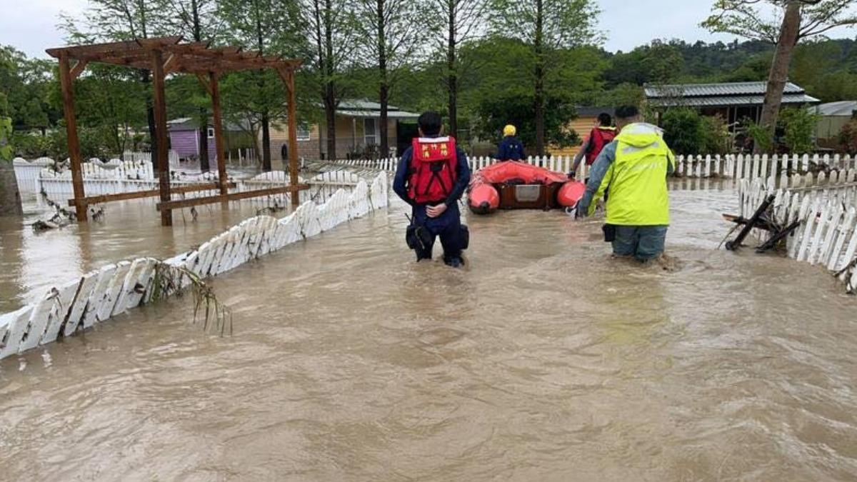 新竹北埔、峨眉暴雨淹村！清晨突發淹水　10多人驚險脫困