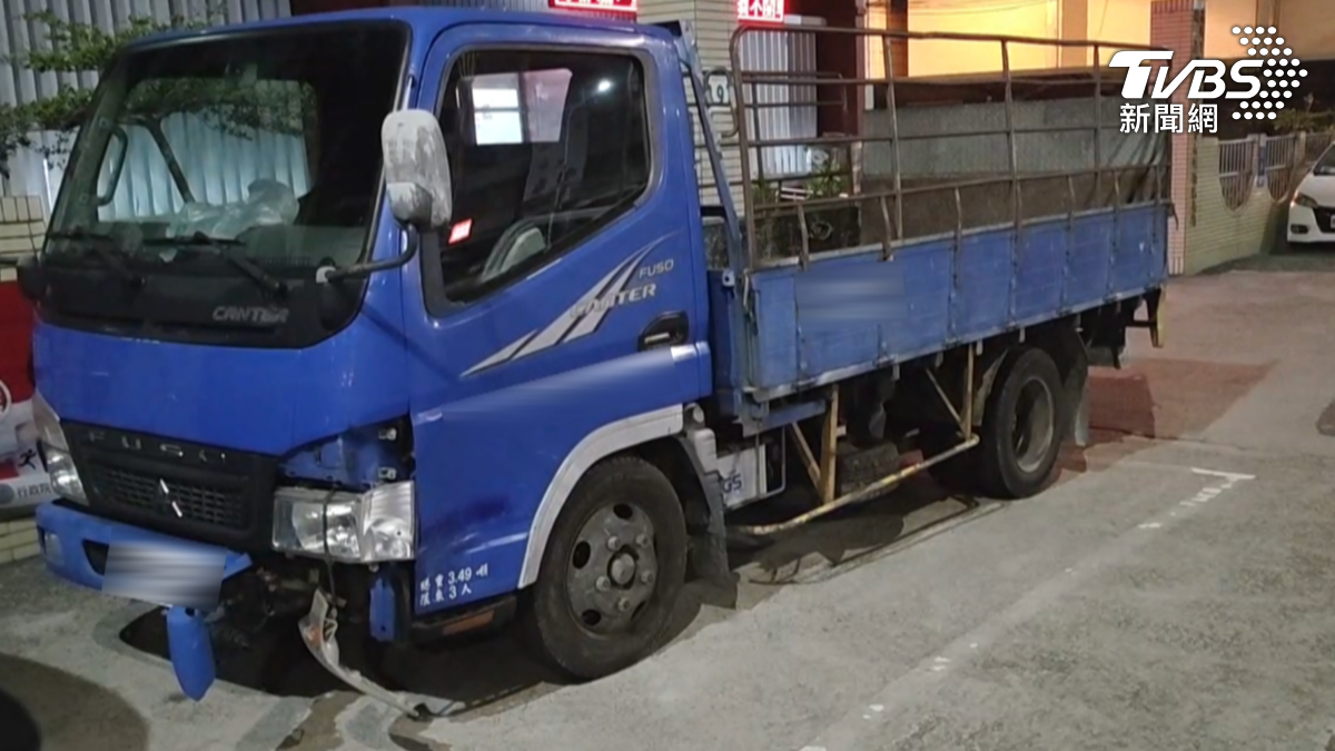 5萬元債務糾紛? 6人「衝撞民宅」持棍狂砸 屋主當場濺血