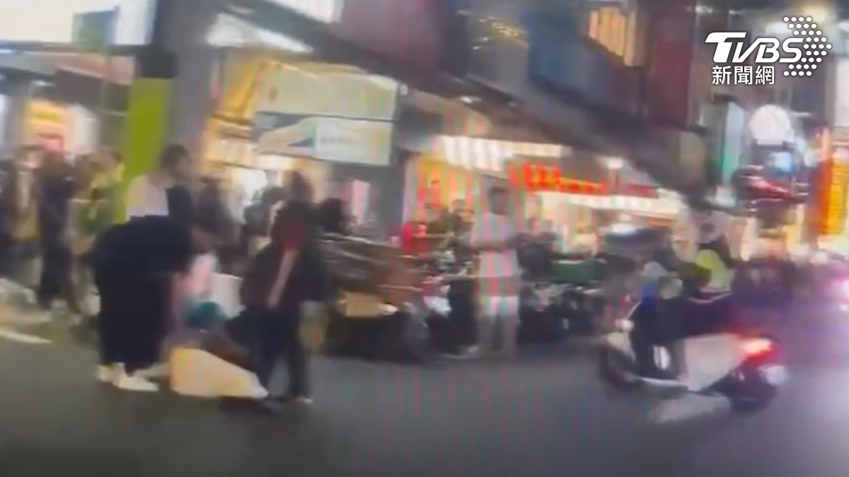 影音／酒後情緒失控！55歲男推友人致頭傷　乾姊護人也捲衝突