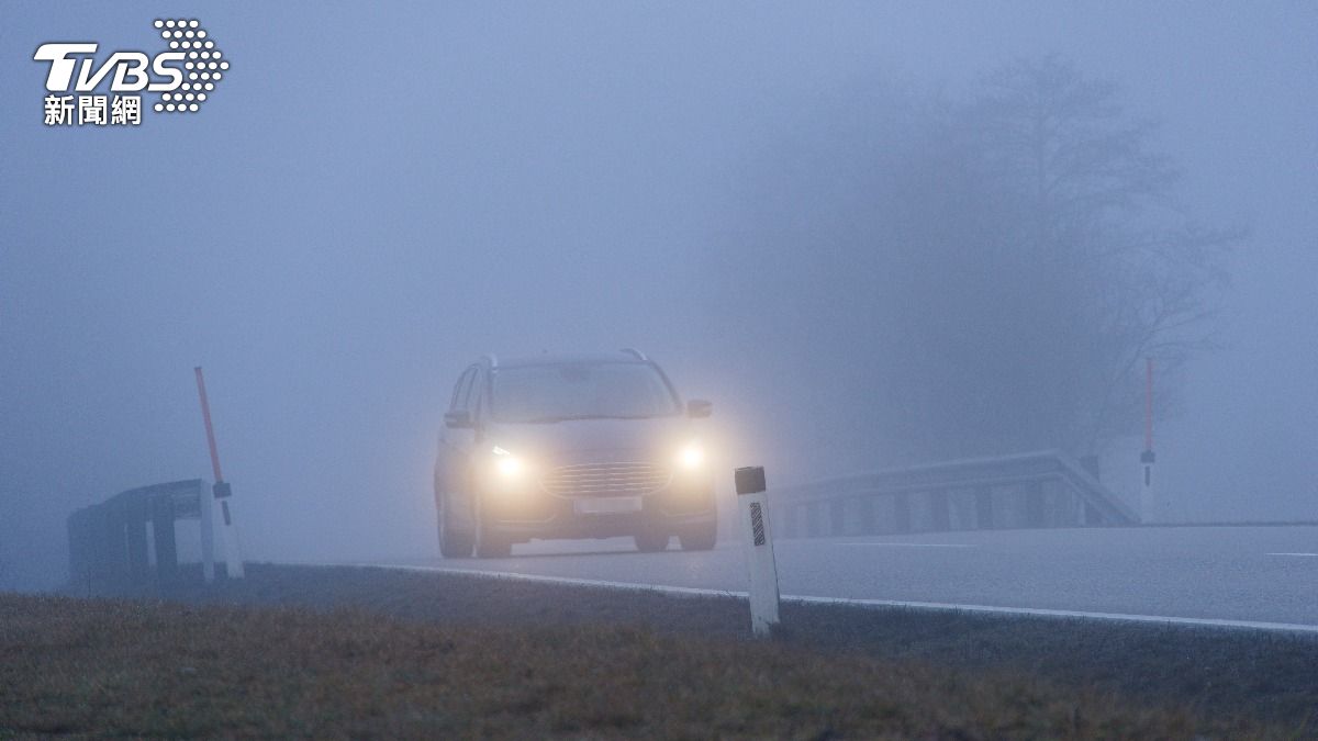 國道遇濃霧別慌！高公局授「3招」保命必學：遠光燈不要開