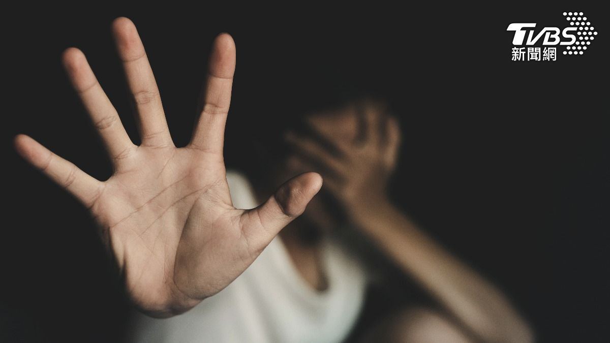 為治兒病辦「獻祭儀式」！印母殺12歲女兒　巫師棍棒插私處