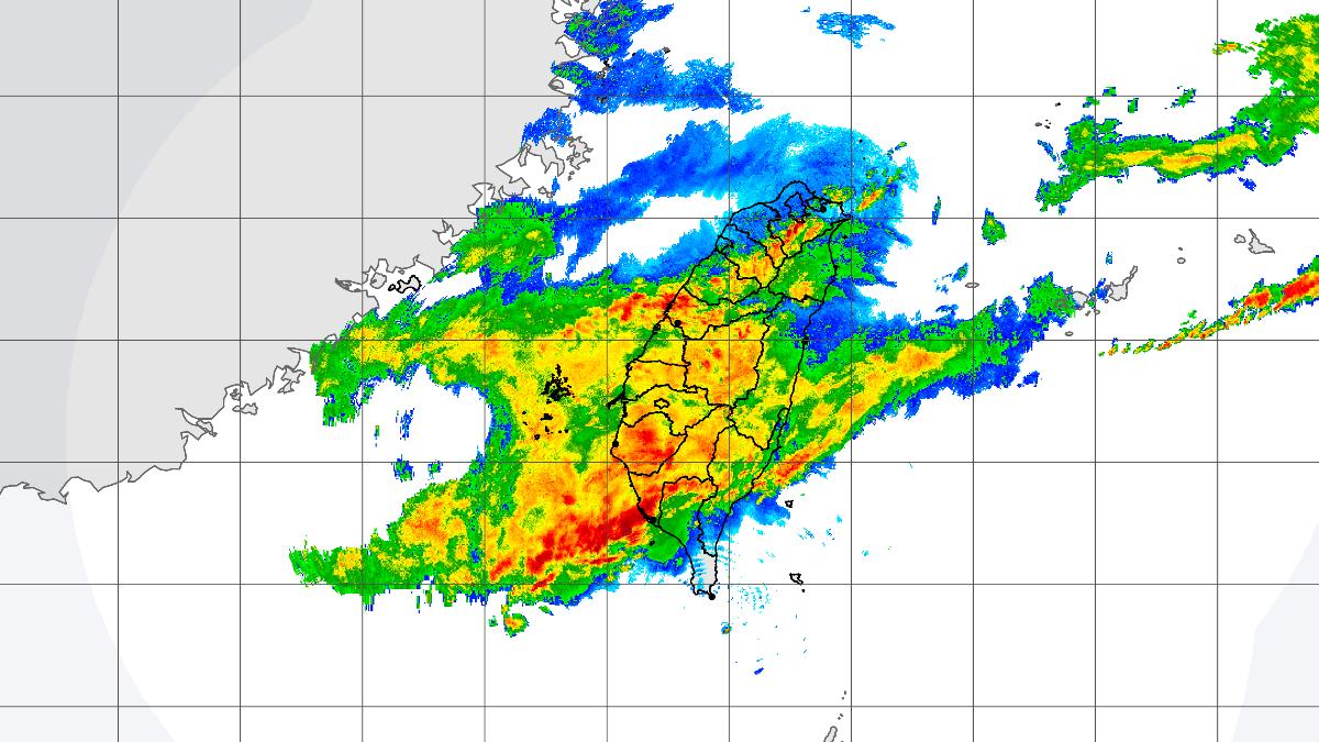 大雷雨狂轟！台南機場晚間再度「暫停作業」　部分航班延誤
