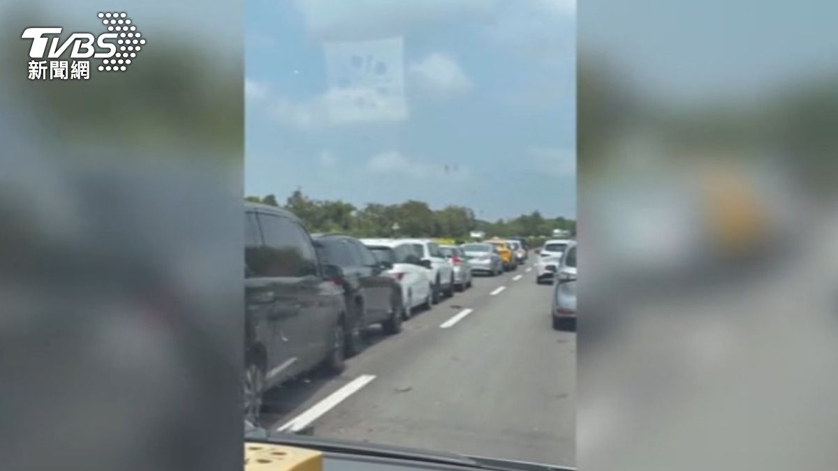 影音/ 國1苗栗段驚見11車車禍!清明收假北返車潮估明午後湧現