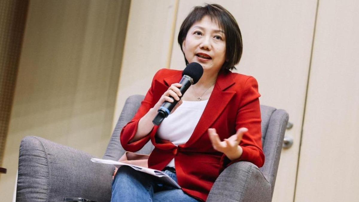 她推薦「綠營女戰神」參選北市長!一票網喊支持 不是鄭麗君