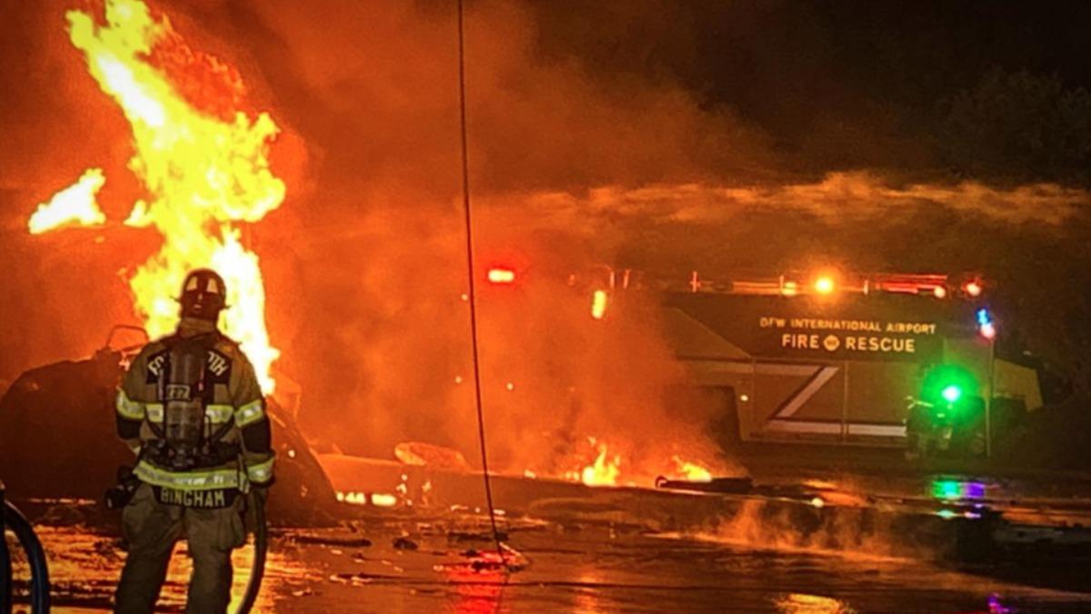 載9000加侖汽油!德州油罐車撞電線引發大火 司機燒傷命危