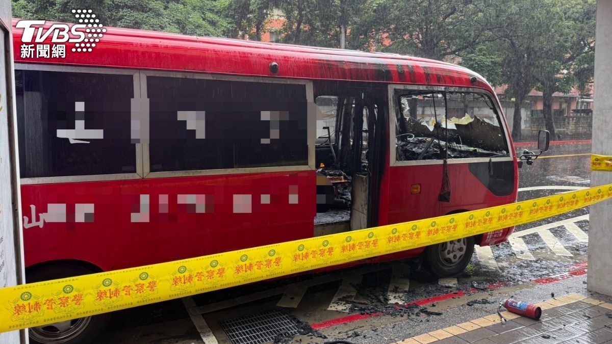 快訊/北市公車起火!司機停車借廁所「下秒公車狂竄濃煙冒火」