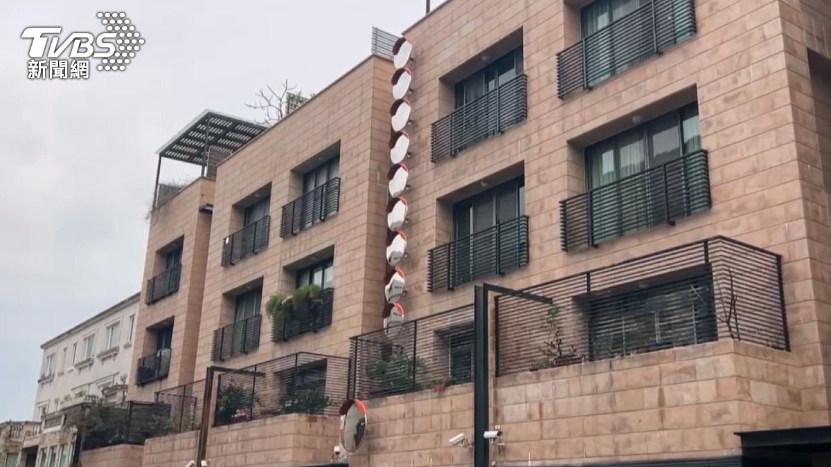 裝置藝術?住戶裝「10片反光鏡」 疑怕血光之災反彈凶煞