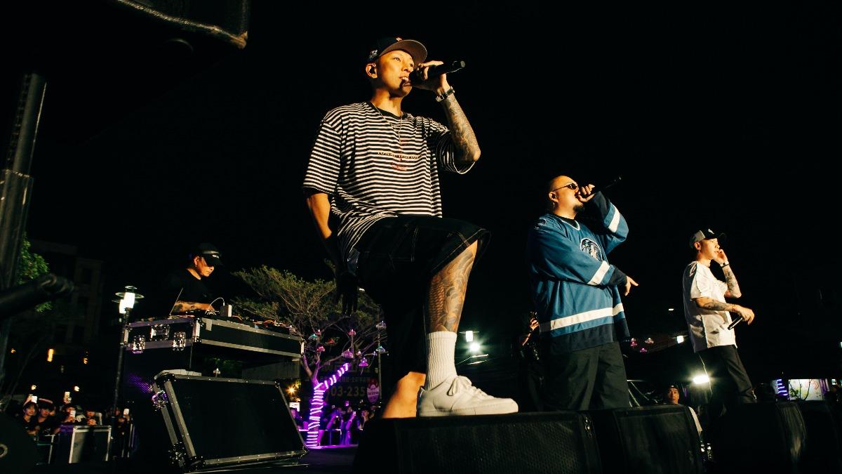 大咖天團現蹤花園夜市!進台南卡關20分鐘動彈不得 場面暴動