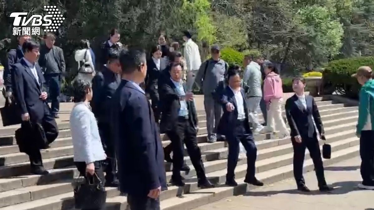 鄭麗文明訪中山陵!國台辦副主任大陣仗場勘 陸方送「兩本書」藏含義