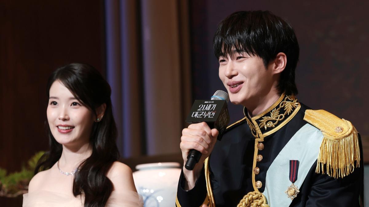 新劇預告才上線⋯邊佑錫挨轟演技差! 「現場正面回擊記者」IU也幫緩頰