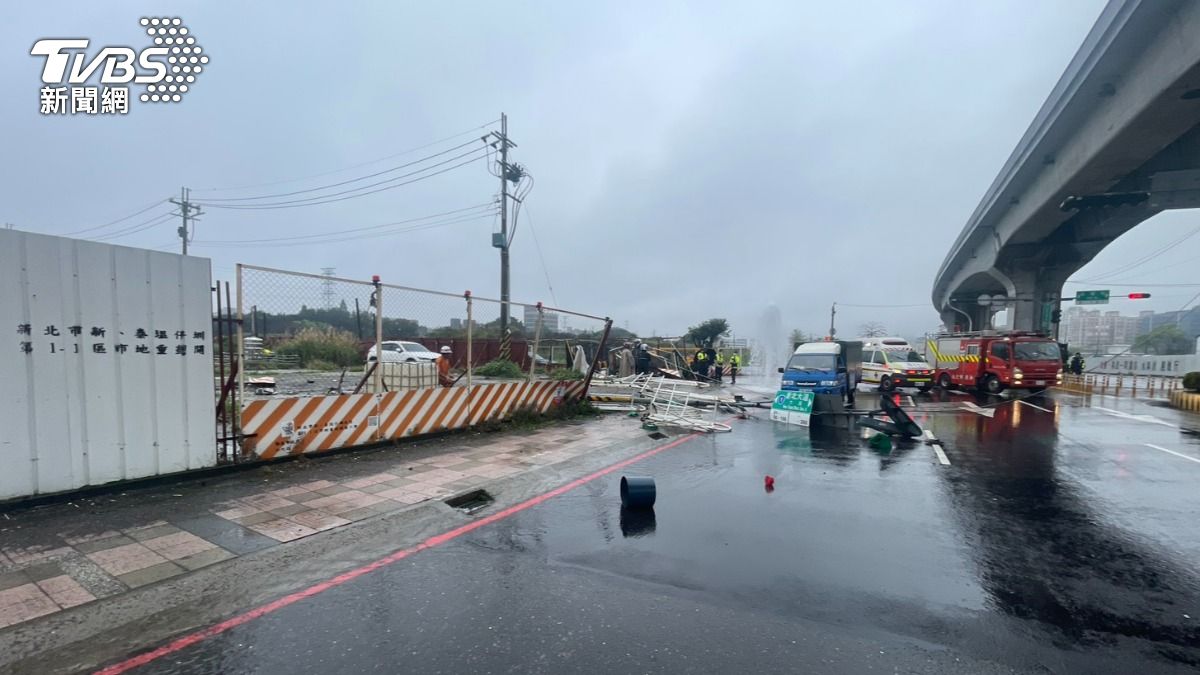 新北曳引車失控撞工地「輾斃男行人」 死者身分曝光為越籍男