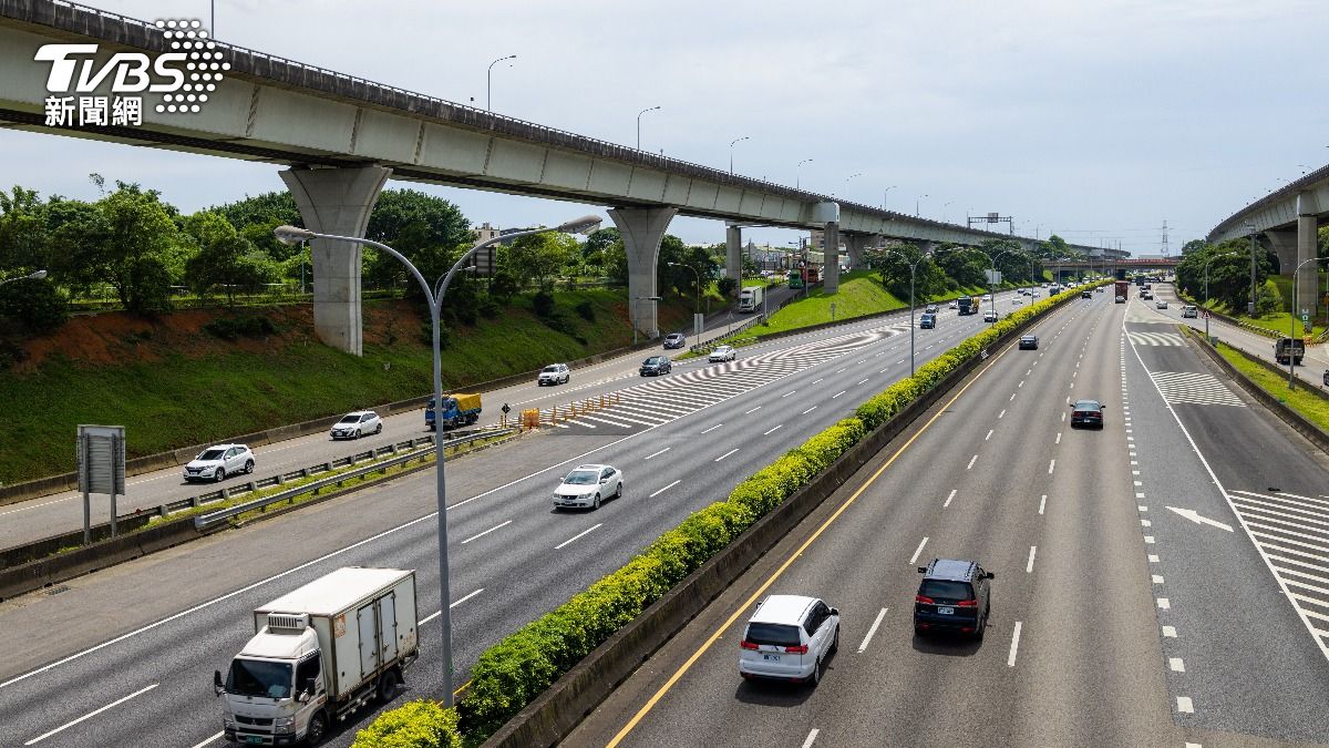 時速40衝國道!他問「匯進去再加速不行嗎」 網砲轟:別害人