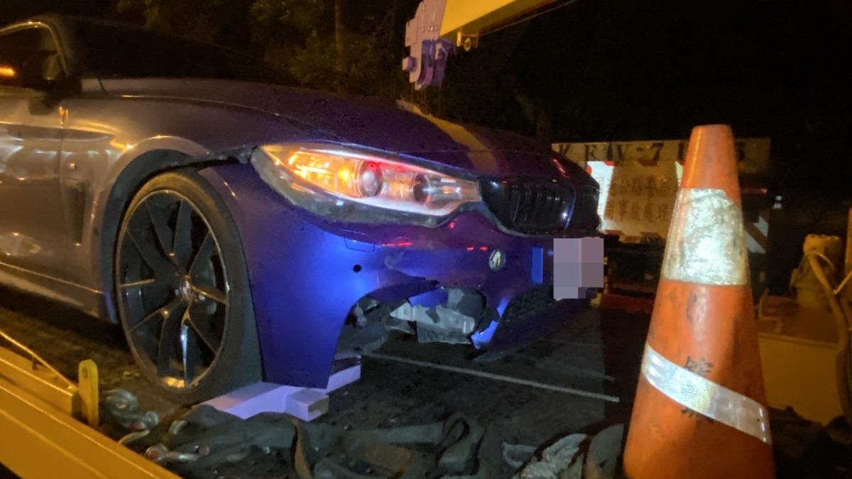 影音/深夜國道驚魂!路面「鐵製零件亂噴」 12車輾過慘受損急追緝