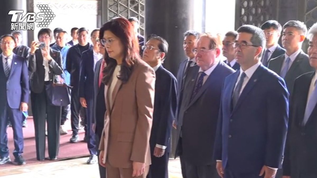 影音/鄭麗文謁中山陵提孫中山創「中華民國」!談抗日兩度哽咽