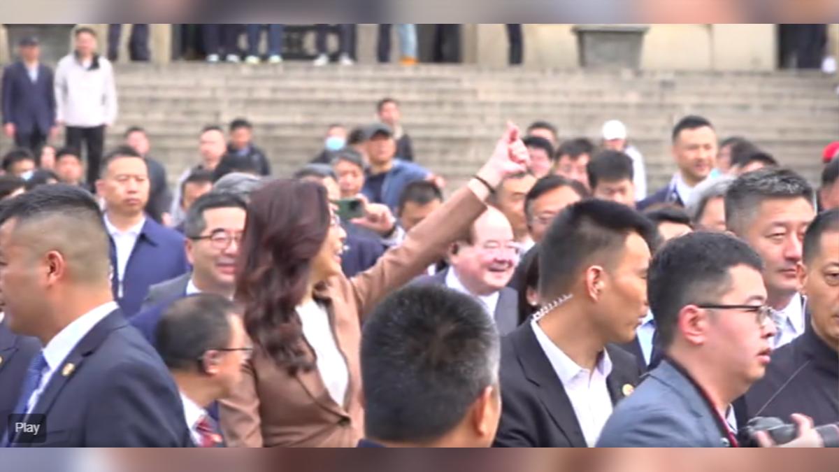 鄭麗文謁中山陵維安嚴!大陸民眾擠爆高喊加油 她比愛心回應