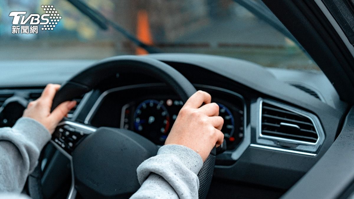 喝酒把愛車給「代駕」開 他問代駕怎回家?網歪樓:代價