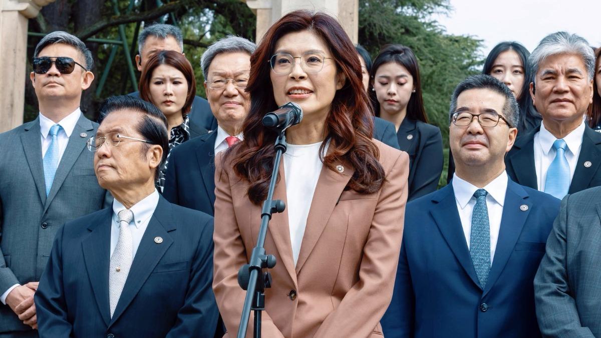 鄭麗文破冰巧撞神預言!命理師「驚揭歷史重演」:這時才真正考驗