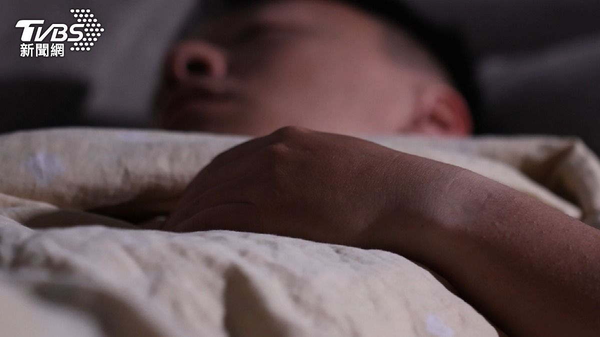 明明很累卻睡不著!醫師揭元兇是「這問題」 出現大腦過度警覺