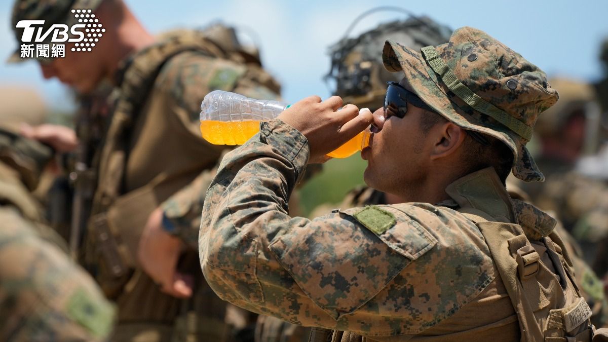 靠咖啡因打伊朗?美軍開戰6周「喝掉200萬罐能量飲」