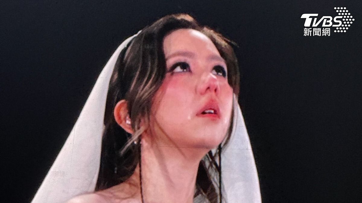 直擊/鄧紫棋披婚紗走出禮堂!痛哭流涕畫面曝光 告白:很多想放棄