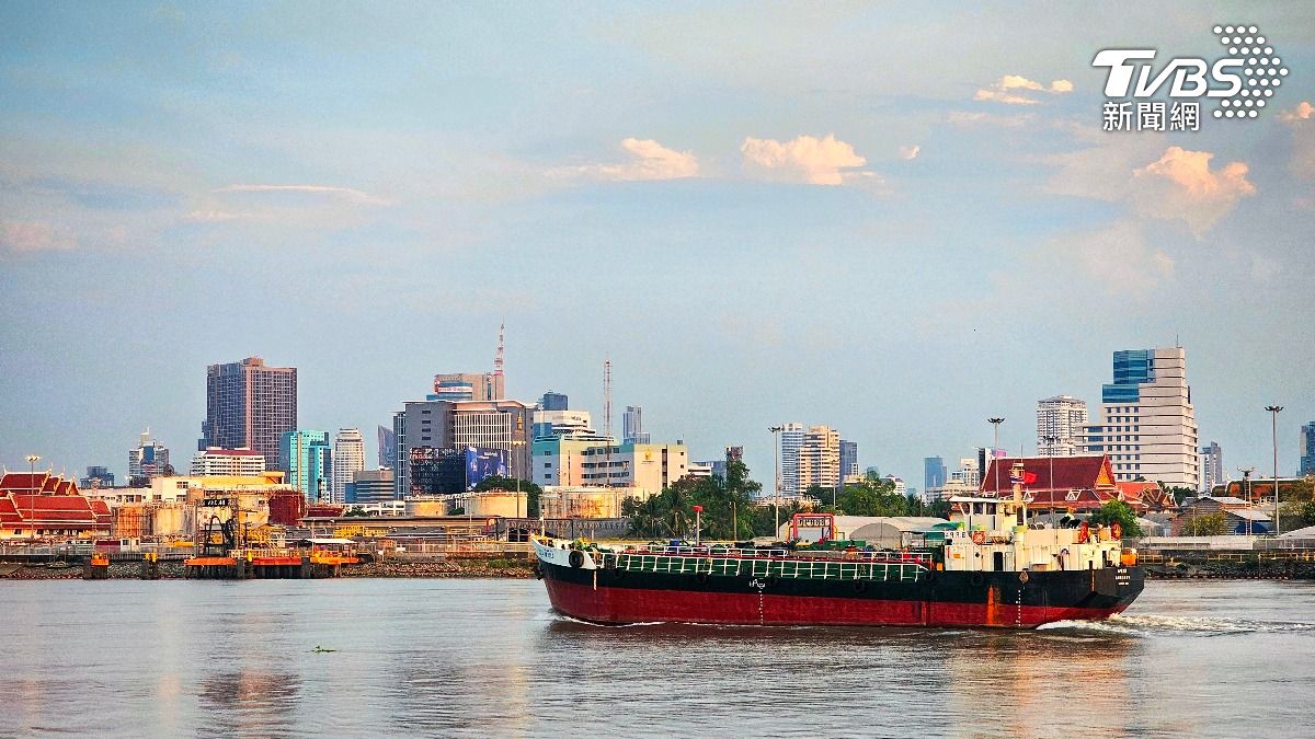 川普稱石油將恢復流動!嚴禁伊朗「收取海峽過路費」:最好住手