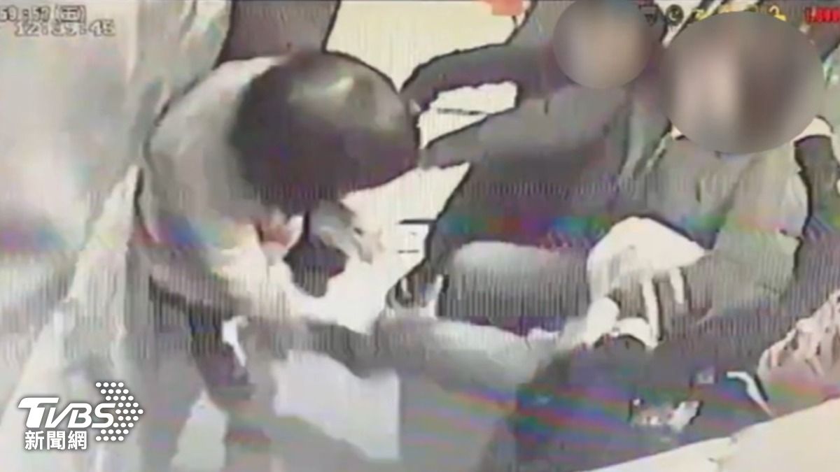 影音/人力銀行家族爭產案外案!長子電梯內毆姑姑 監視器曝光