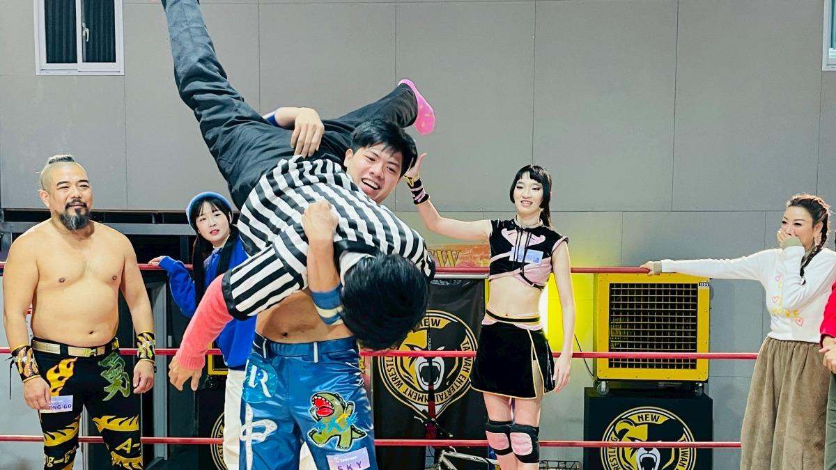 阿翔出外景遭痛毆!身體「360度旋轉」重摔倒地 楊繡惠嚇壞摀嘴尖叫