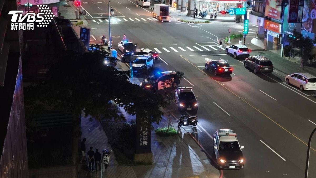 嘉義警匪追逐!通緝犯拒檢甩尾逃竄 賓士車驚成「移動火藥庫」